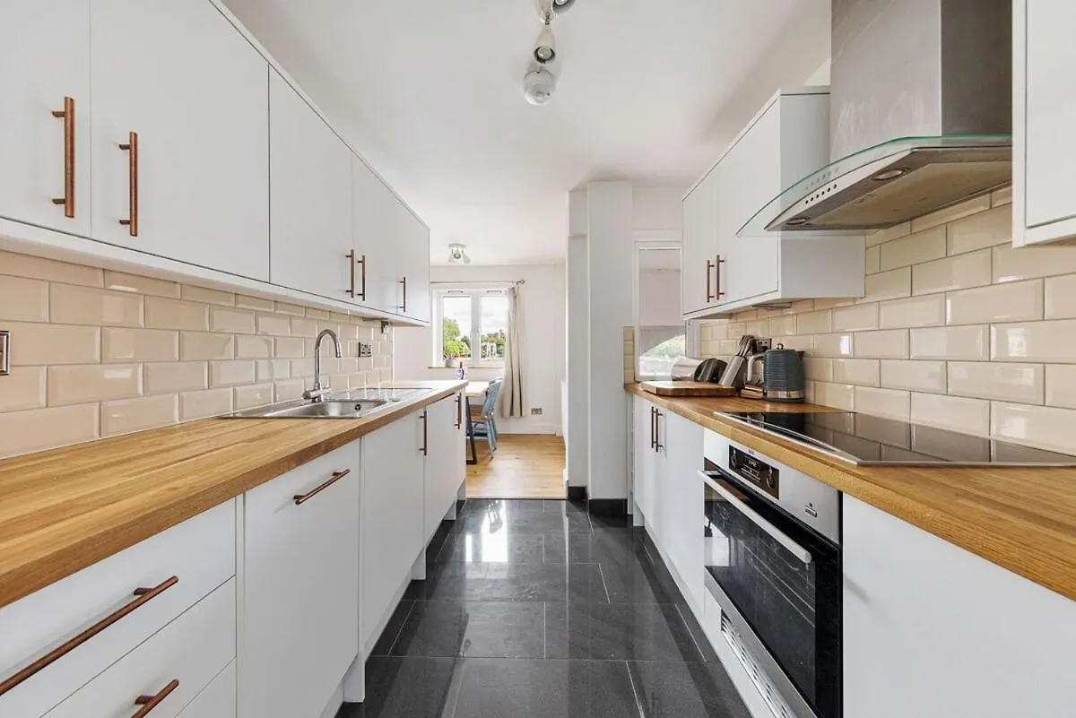 East London Waterfront 2 Bed Flat With Jacuzzi Tub Apartment