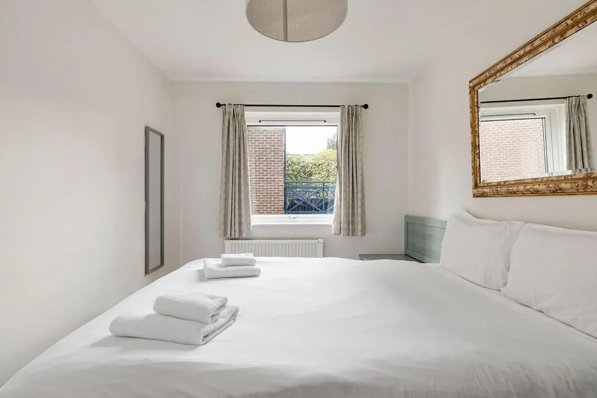 Apartment East London Waterfront 2 Bed Flat With Jacuzzi Tub
