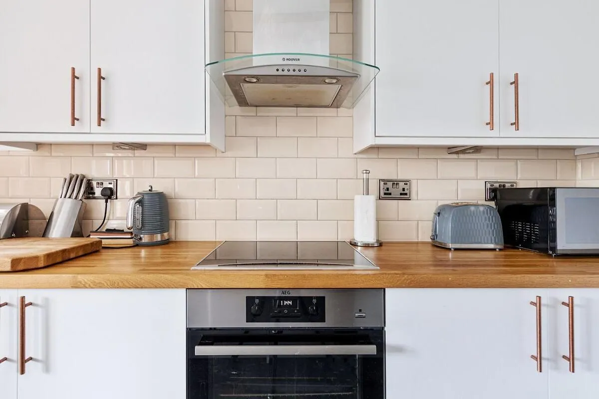 East London Waterfront 2 Bed Flat With Jacuzzi Tub 0*,
