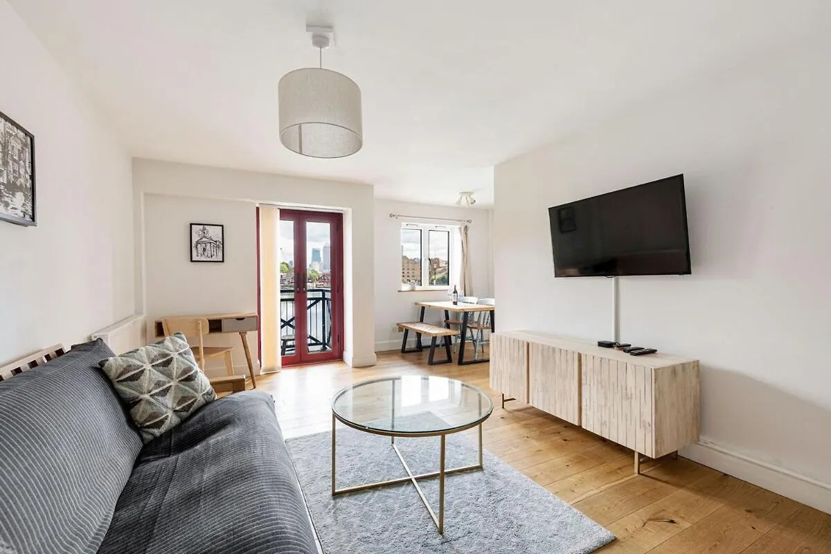 East London Waterfront 2 Bed Flat With Jacuzzi Tub Apartment