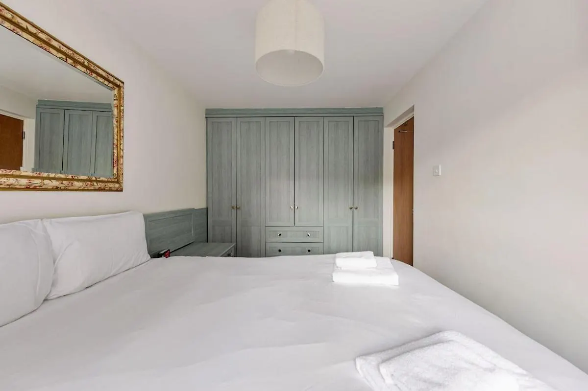 Apartment East London Waterfront 2 Bed Flat With Jacuzzi Tub