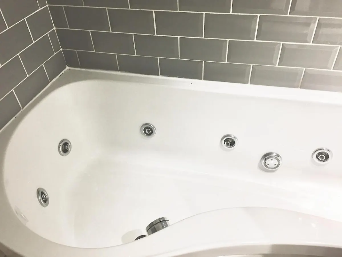 East London Waterfront 2 Bed Flat With Jacuzzi Tub United Kingdom