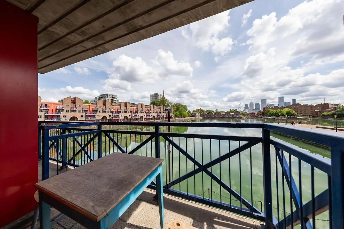 East London Waterfront 2 Bed Flat With Jacuzzi Tub Apartment