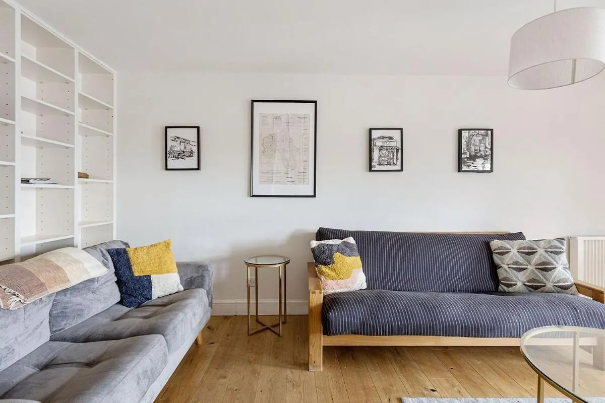 East London Waterfront 2 Bed Flat With Jacuzzi Tub